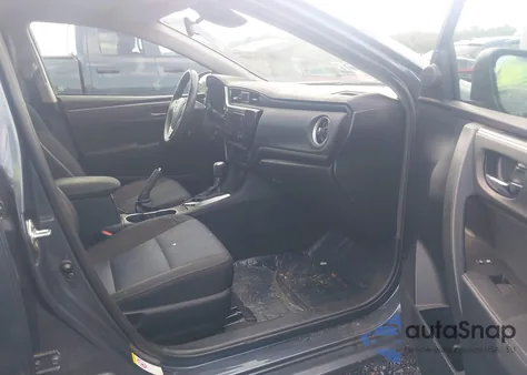 2018 Toyota Corolla Le z USA, uszkodzony, nr VIN 2T1BURHE6JC970041